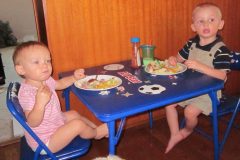IMG_0038Taylor_Anakin_Eating-scaled
